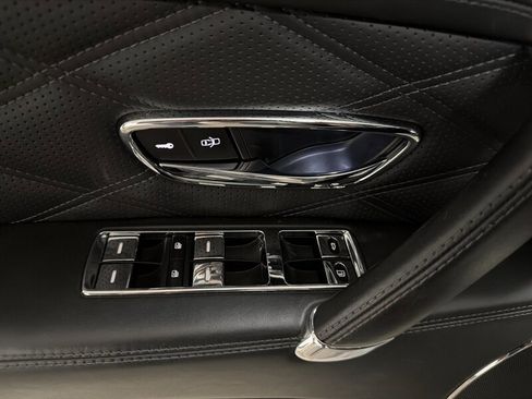 Used 2015 Bentley Flying Spur V8 image 16