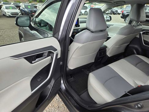 Certified 2023 Toyota RAV4 XLE Premium AWD/4WD image 17
