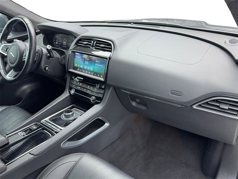 Used 2020 Jaguar F-PACE Prestige image 42
