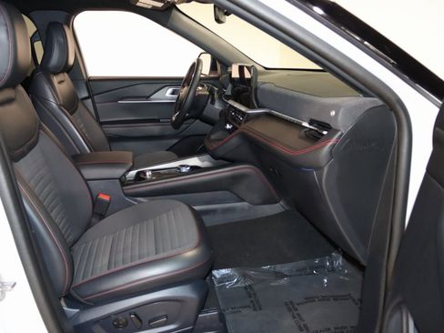 Used 2025 Ford Explorer ST-Line w/ Premium Package image 58