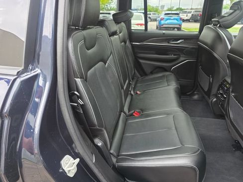 Used 2023 Jeep Grand Cherokee Overland w/ Luxury Tech Group IV AWD/4WD image 15