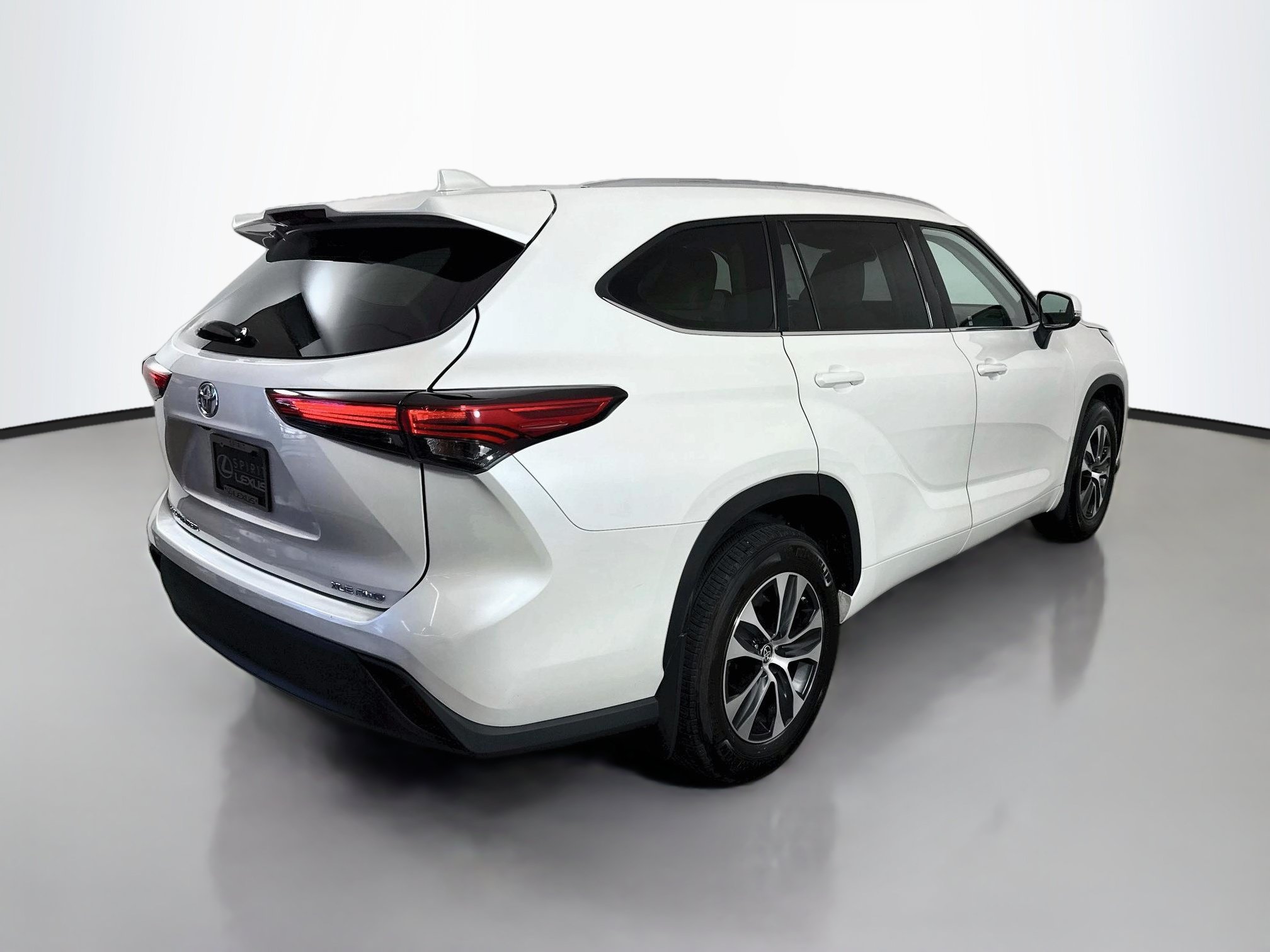 Used 2020 Toyota Highlander XLE AWD/4WD image 7