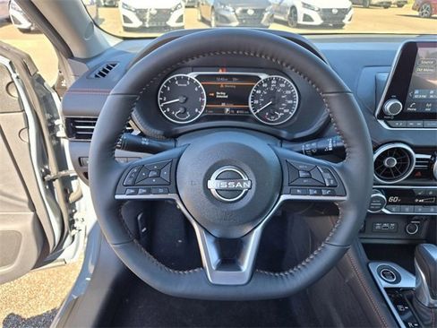 Used 2025 Nissan Sentra SR w/ SR Premium Package image 16