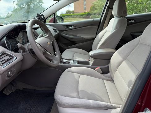 Used 2016 Chevrolet Cruze LT w/ Convenience Package FWD image 2