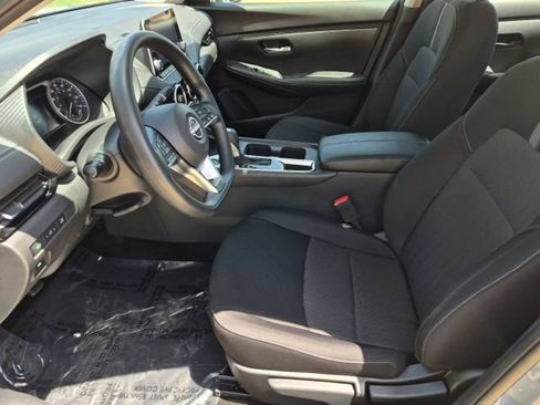 Used 2025 Nissan Sentra SV FWD image 8