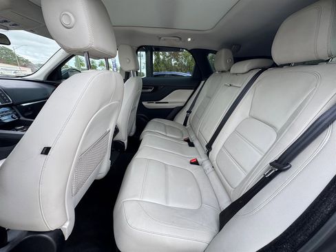 Used 2018 Jaguar F-PACE Prestige image 12