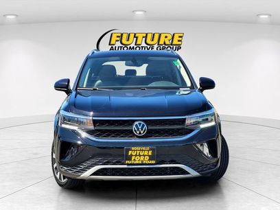 Used 2022 Volkswagen Taos SE w/ Panoramic Sunroof Package