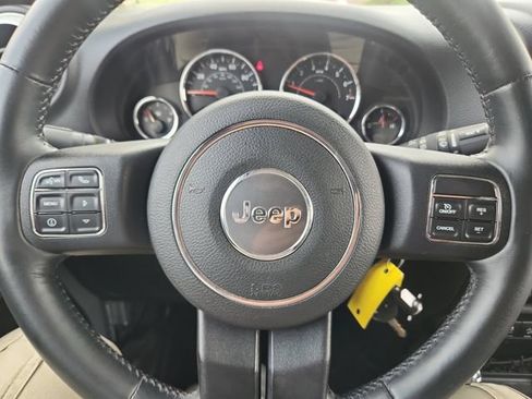 Used 2014 Jeep Wrangler Unlimited Rubicon w/ Connectivity Group AWD/4WD image 9
