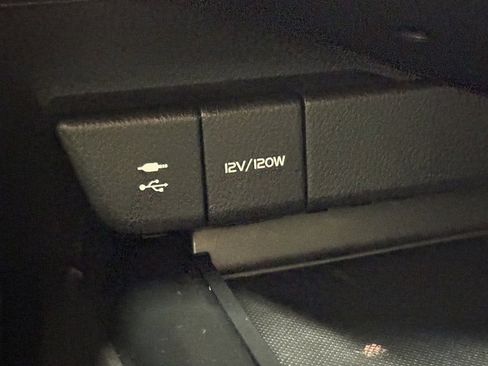 Used 2018 Toyota Camry L image 27