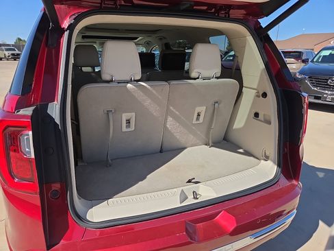 Used 2020 GMC Acadia Denali w/ Denali Ultimate Package image 8