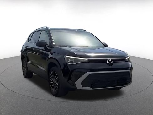 Used 2025 Volkswagen Taos SE FWD image 2
