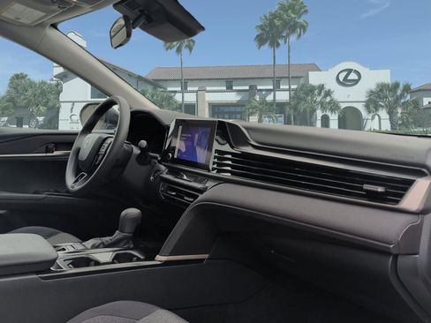 Used 2025 Toyota Camry LE FWD image 28