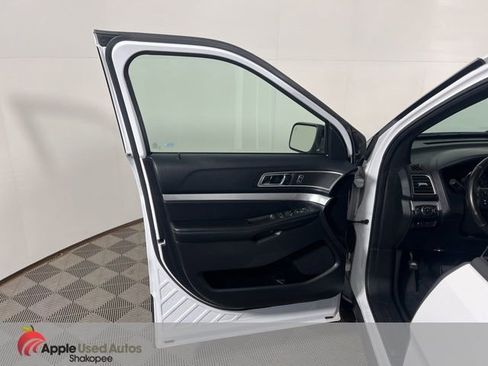 Used 2016 Ford Explorer XLT w/ Equipment Group 202A image 15