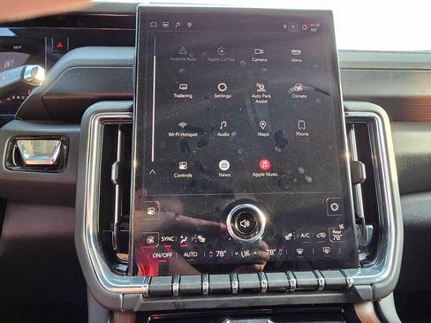 Used 2025 GMC Yukon XL Denali w/ Sun & Power Step Package image 15