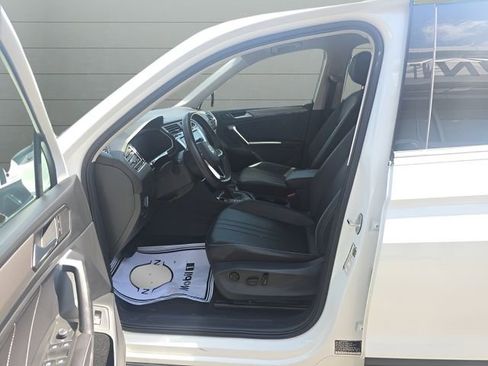 Used 2024 Volkswagen Tiguan SE image 13