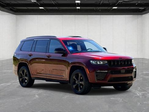 Used 2025 Jeep Grand Cherokee L Limited w/ Black Appearance Package AWD/4WD image 7