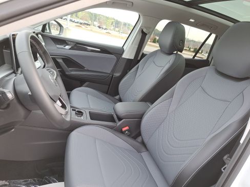 New 2026 Volkswagen Tiguan SE image 15