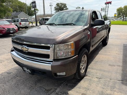 Used 2007 Chevrolet Silverado 1500 LT w/ 1LT Convenience Package AWD/4WD image 4