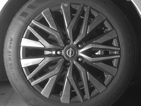 Used 2025 Nissan Altima 2.5 SV image 13