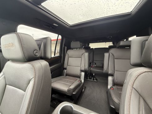 Used 2023 Chevrolet Suburban High Country w/ Premium Package 2 AWD/4WD image 27