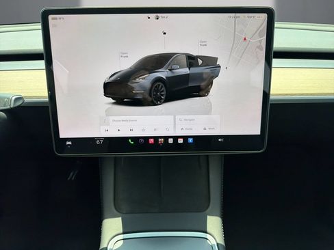 Used 2024 Tesla Model Y Long Range AWD/4WD image 18