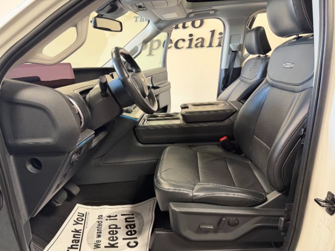 Used 2025 Ford Expedition Platinum w/ Driver's Package AWD/4WD image 11