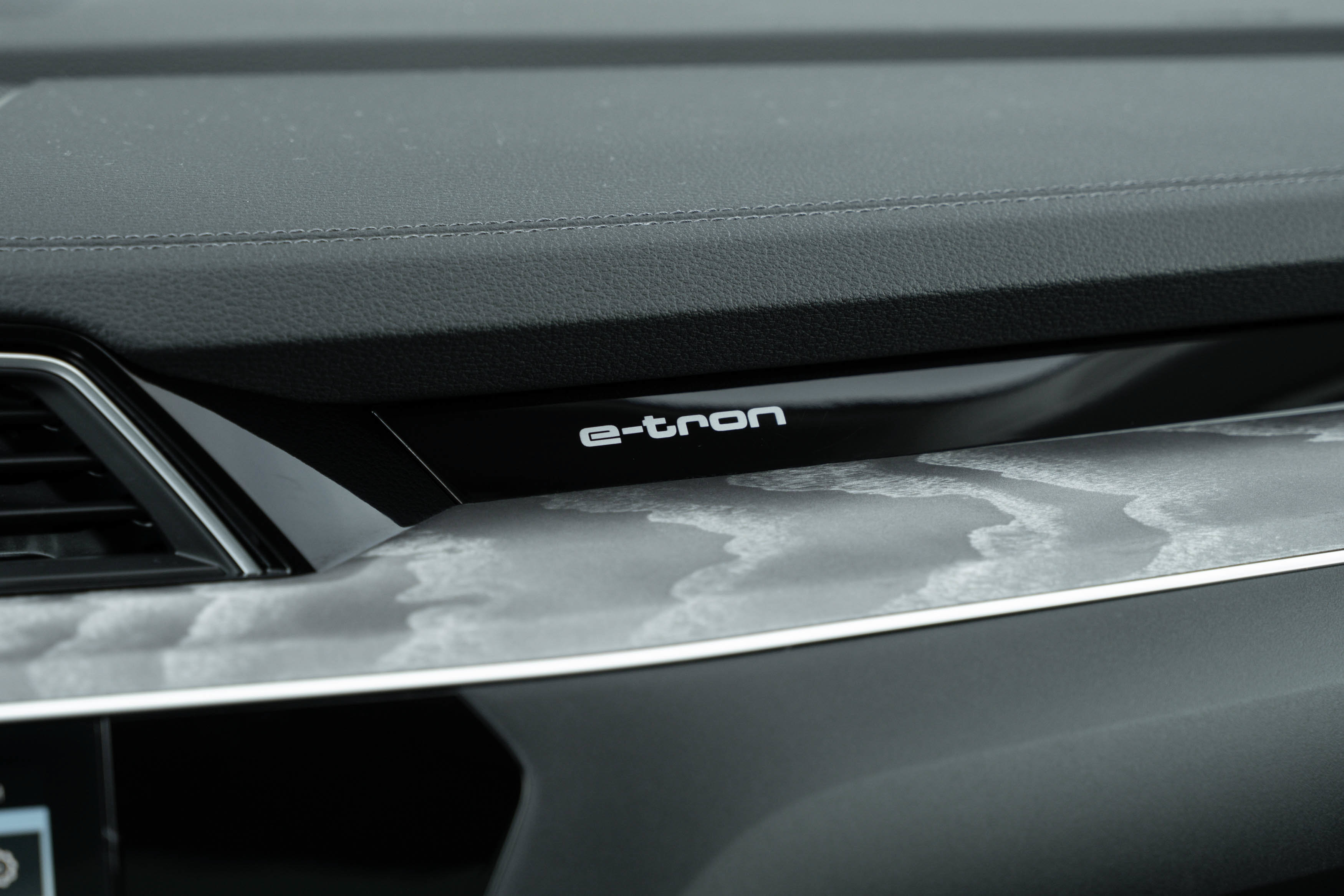 Certified 2023 Audi e-tron Premium Plus w/ Premium Plus Package AWD/4WD image 15