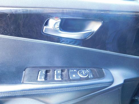Used 2016 Kia Sorento LX image 19