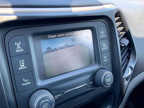 Used 2016 Jeep Cherokee Sport FWD image 26