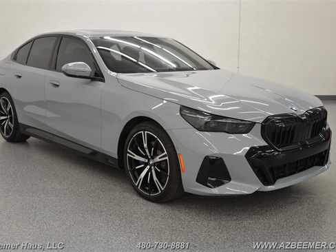Used 2026 BMW 530i w/ M Sport Package RWD image 8
