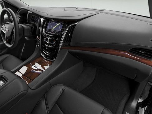 Used 2017 Cadillac Escalade Premium Luxury AWD/4WD image 10
