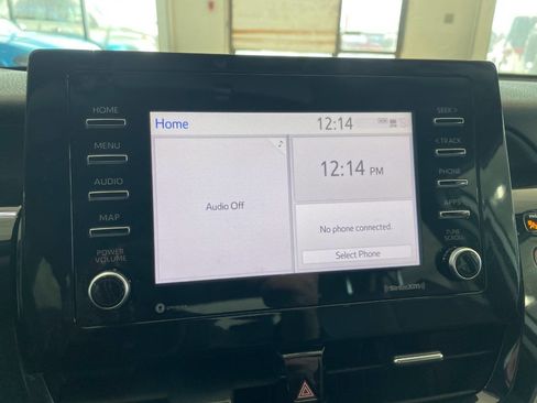 Used 2022 Toyota Camry LE image 30