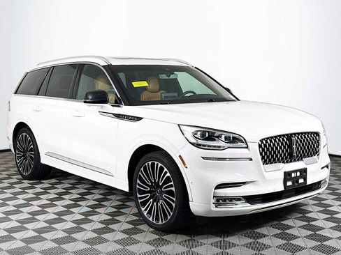 Used 2023 Lincoln Aviator Black Label w/ Dynamic Handling Package image 3