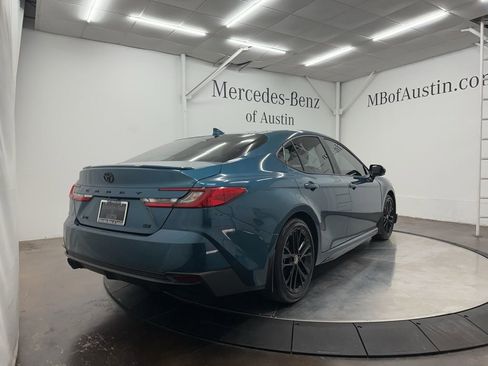 Used 2025 Toyota Camry SE w/ Convenience Package image 8