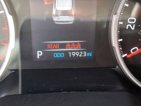 Used 2022 Toyota RAV4 LE image 16