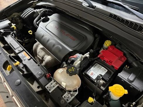 Used 2019 Jeep Renegade Latitude FWD image 42