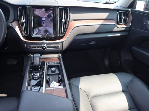 Used 2023 Volvo XC60 B5 Plus w/ Climate Package AWD/4WD image 12