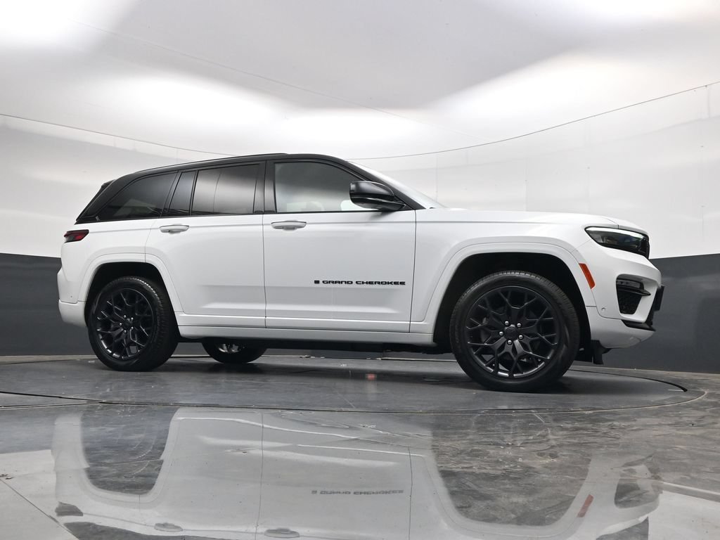 Used 2023 Jeep Grand Cherokee Summit AWD/4WD image 44