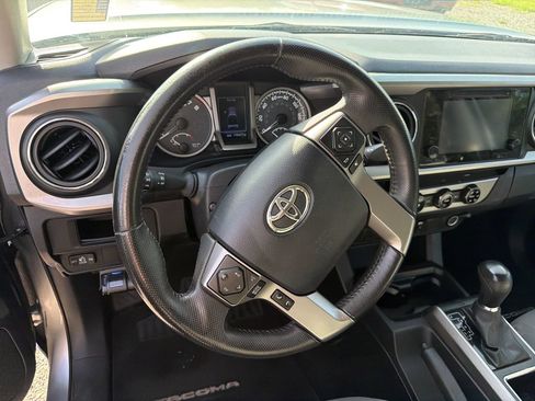 Used 2017 Toyota Tacoma SR5 w/ Tow Package RWD image 13