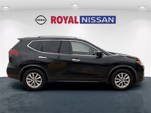 Used 2018 Nissan Rogue SV image 8