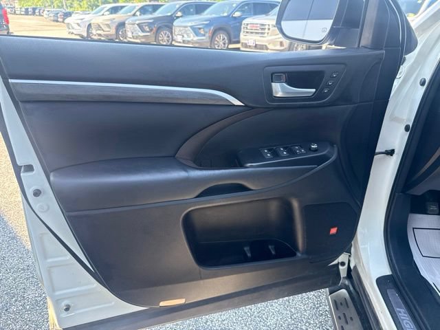 Used 2018 Toyota Highlander Limited Platinum AWD/4WD image 15