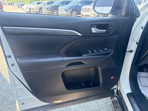 Used 2018 Toyota Highlander Limited Platinum AWD/4WD image 15