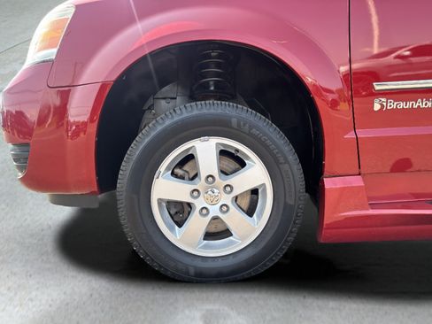 Used 2010 Dodge Grand Caravan SXT w/ Trailer Tow Group FWD image 28