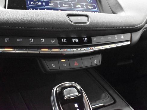 Certified 2023 Cadillac XT4 Luxury w/ Cold Weather Package AWD/4WD image 18