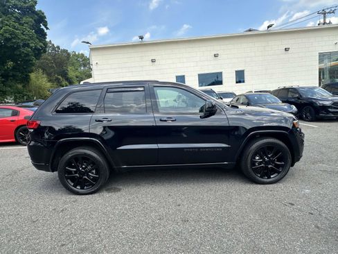 Used 2018 Jeep Grand Cherokee Altitude AWD/4WD image 2
