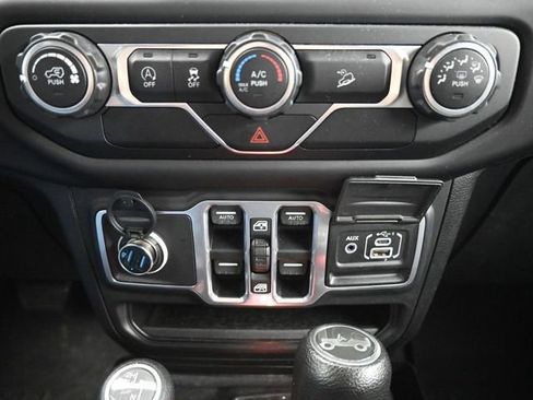 Used 2018 Jeep Wrangler Unlimited Sport S image 23