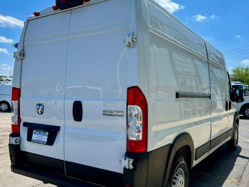 Used 2024 RAM ProMaster 2500 w/ Convenience Group FWD image 5