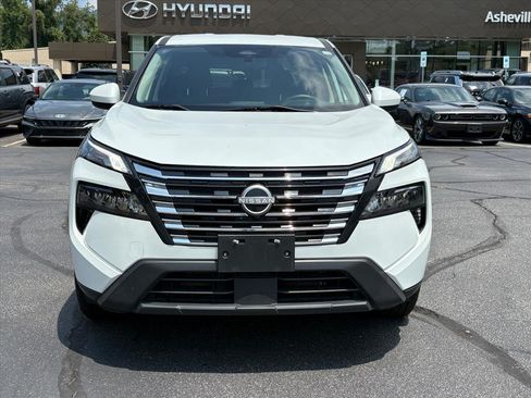 Used 2024 Nissan Rogue SV AWD/4WD image 2