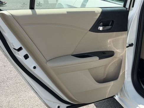 Used 2016 Honda Accord EX-L image 39
