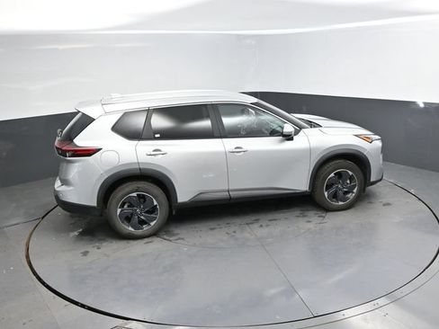Used 2024 Nissan Rogue SV FWD image 34